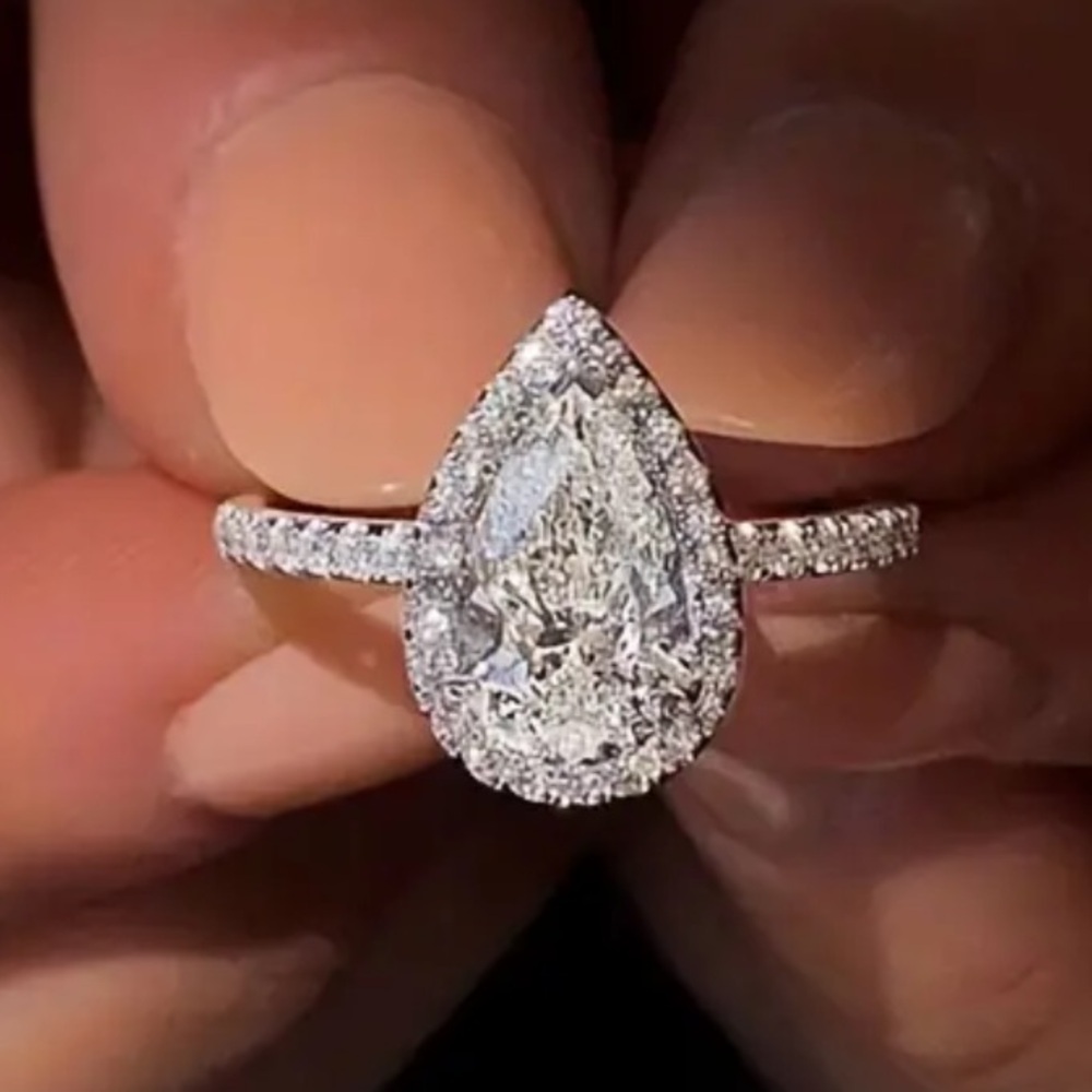 Teardrop Zirconia Sophisticated 3-Prong Setting Sparkling Cubic Zirconia Size 8